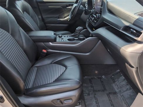 Used 2023 Toyota Highlander XSE image 27