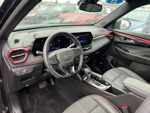 Used 2025 Chevrolet TrailBlazer RS w/ Convenience Package AWD/4WD image 9