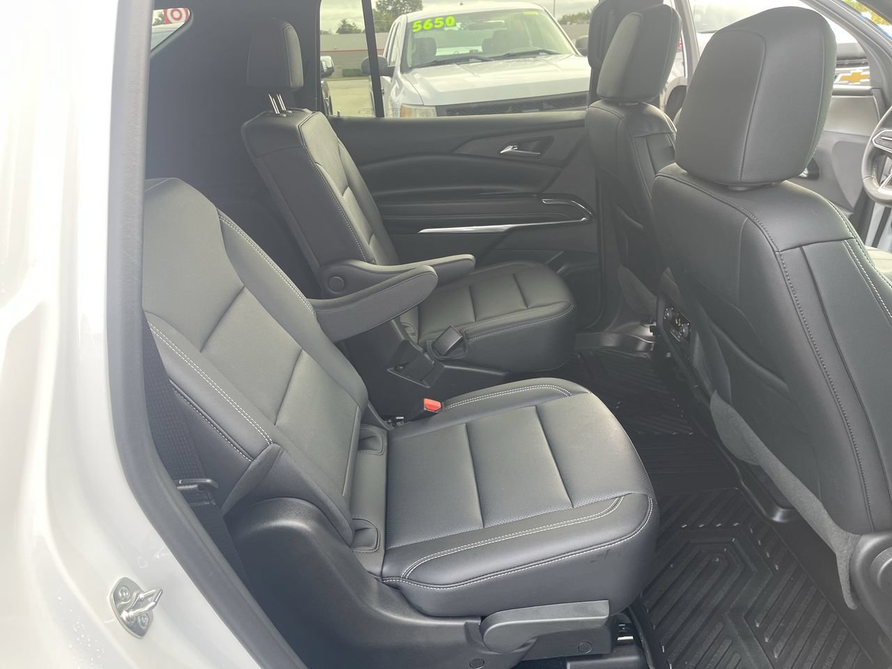 Used 2025 Chevrolet Traverse LT FWD image 27