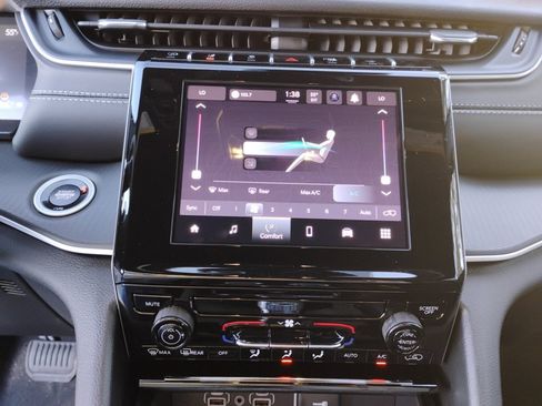 New 2025 Jeep Grand Cherokee Laredo w/ Trailer Tow Package image 26