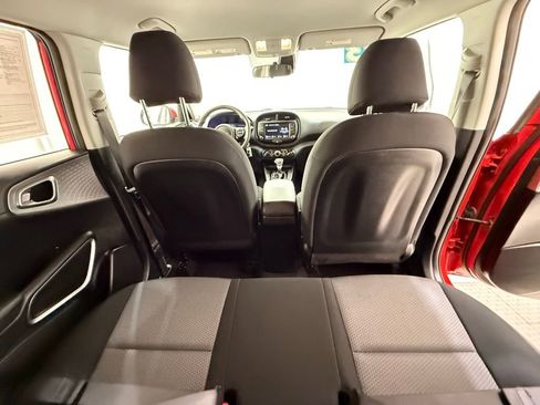 Used 2023 Kia Soul LX w/ LX Technology Package image 23