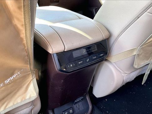 Used 2020 Toyota Highlander Limited FWD image 30