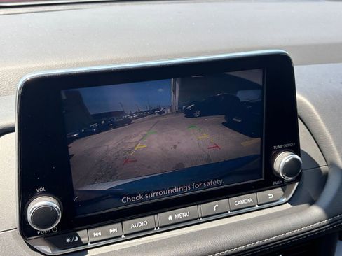 Used 2025 Nissan Rogue SV FWD image 25