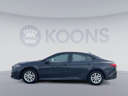 Used 2025 Toyota Camry LE image 2