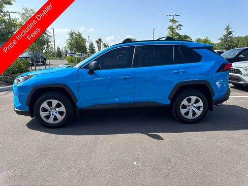 Used 2019 Toyota RAV4 LE w/ Carpet Mat Package FWD image 2