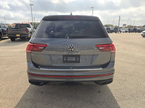 Used 2022 Volkswagen Tiguan SE R-Line FWD image 4