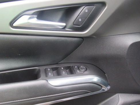 Used 2025 Chevrolet Traverse LT FWD image 19