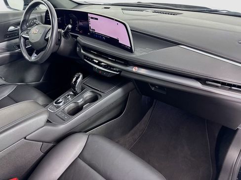 Used 2024 Cadillac XT4 Premium Luxury image 36