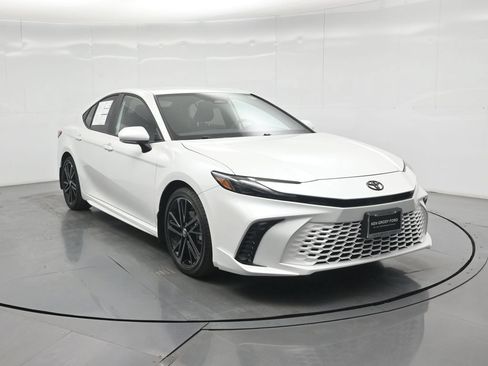 Used 2026 Toyota Camry XSE FWD image 45