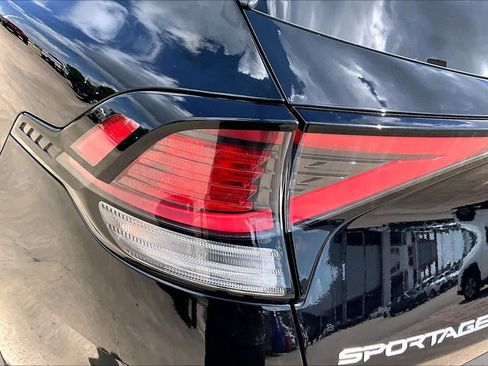 Used 2024 Kia Sportage EX image 27