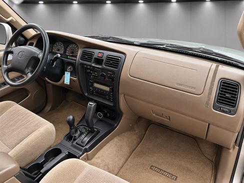 Used 2000 Toyota 4Runner SR5 AWD/4WD image 6