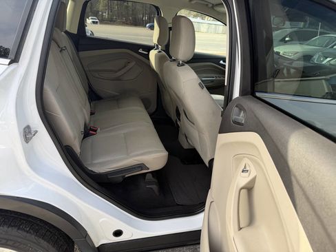 Used 2019 Ford Escape SE image 17