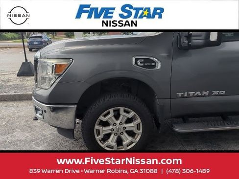 Used 2017 Nissan Titan SV RWD image 5