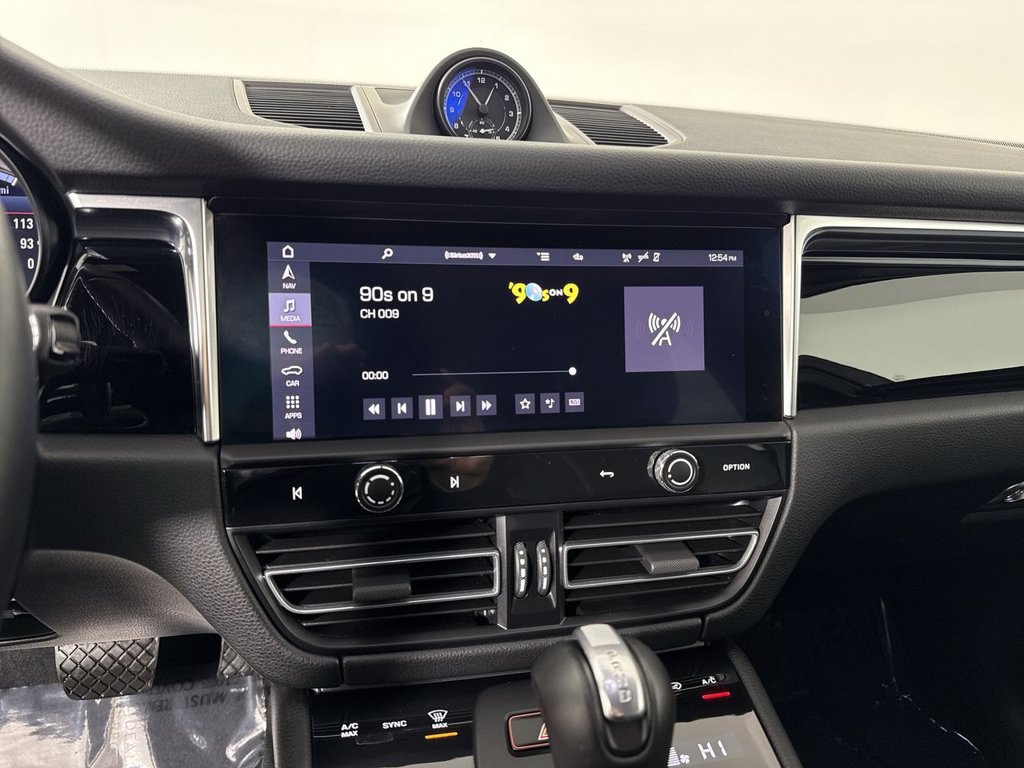 Certified 2024 Porsche Macan S AWD/4WD image 28