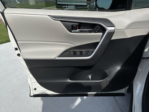Used 2022 Toyota RAV4 XLE Premium AWD/4WD image 14