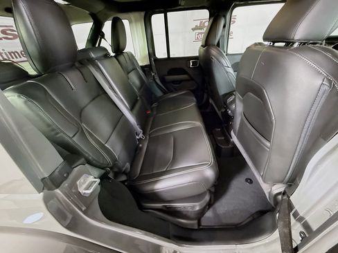 Used 2022 Jeep Wrangler Unlimited Sahara w/ Cold Weather Group AWD/4WD image 28