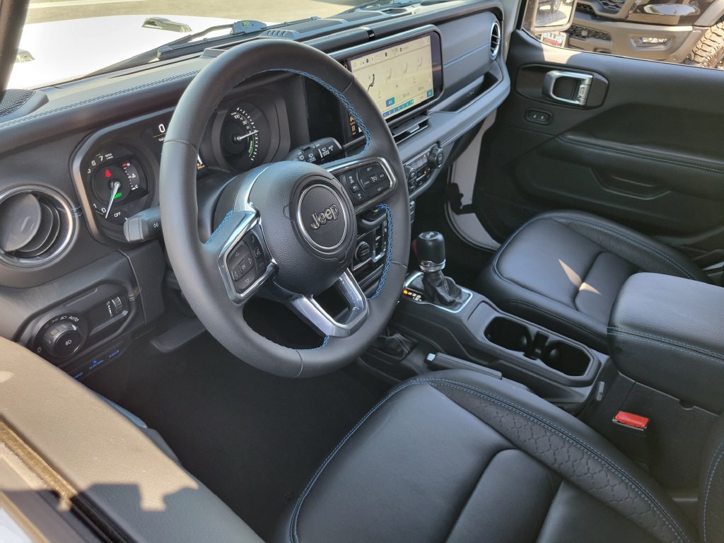 Used 2024 Jeep Wrangler High Altitude AWD/4WD image 3