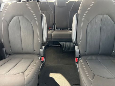 Used 2024 Chrysler Pacifica Touring FWD image 20