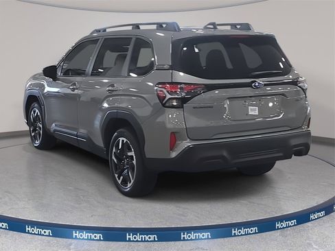 Used 2025 Subaru Forester Premium image 8