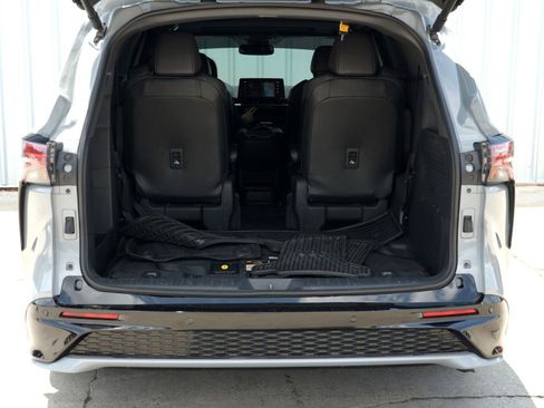 Used 2023 Toyota Sienna XSE image 10