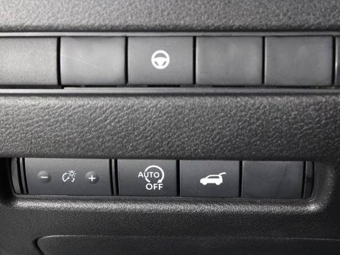 Certified 2024 Nissan Rogue SV FWD image 24