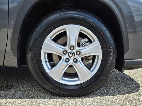 Used 2024 Toyota Highlander LE FWD image 10