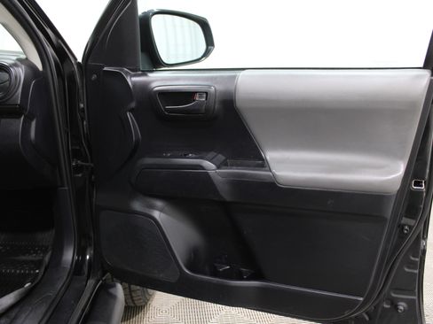 Used 2020 Toyota Tacoma SR image 24