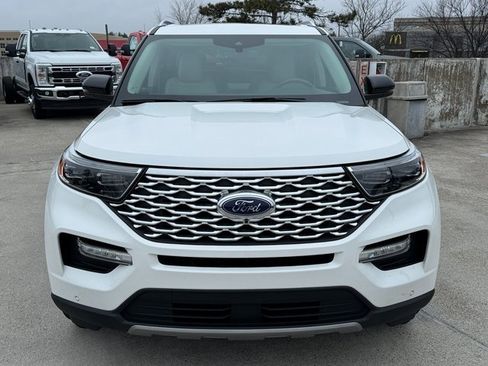 Used 2022 Ford Explorer Platinum w/ Technology Package image 2