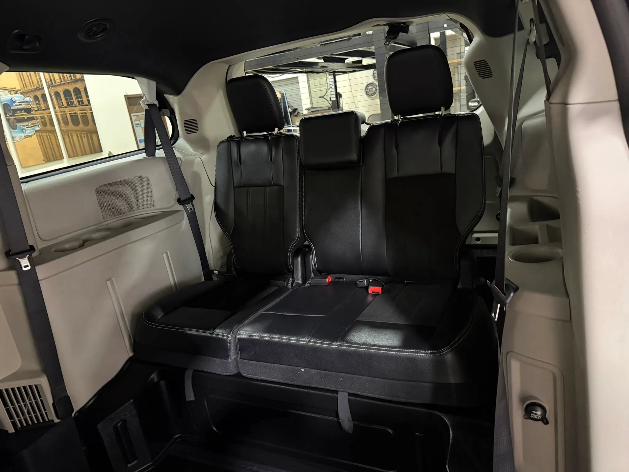 Used 2019 Dodge Grand Caravan SXT FWD image 24