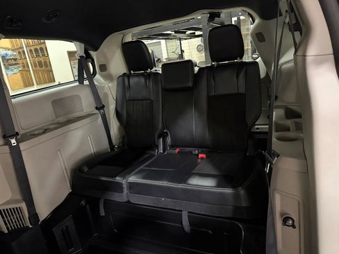 Used 2019 Dodge Grand Caravan SXT FWD image 24