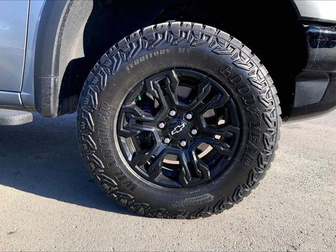 Used 2024 Chevrolet Silverado 1500 ZR2 w/ Technology Package image 9