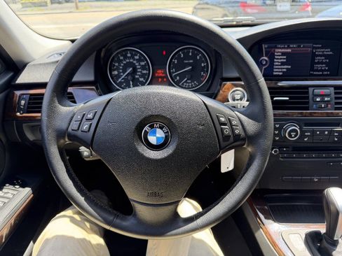 Used 2011 BMW 328i xDrive Sedan AWD/4WD image 27