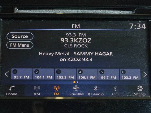 Used 2018 Nissan Rogue SV image 14