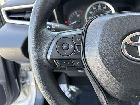 Used 2022 Toyota Corolla LE FWD image 19