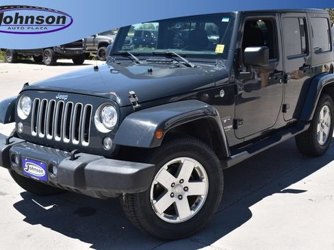 Used 2018 Jeep Wrangler Unlimited Sahara w/ Connectivity Group AWD/4WD image 1
