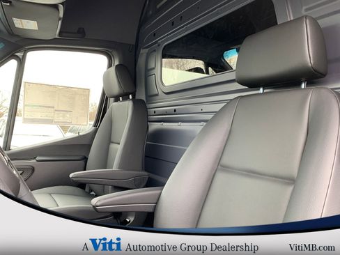 Used 2025 Mercedes-Benz Sprinter 2500 image 13