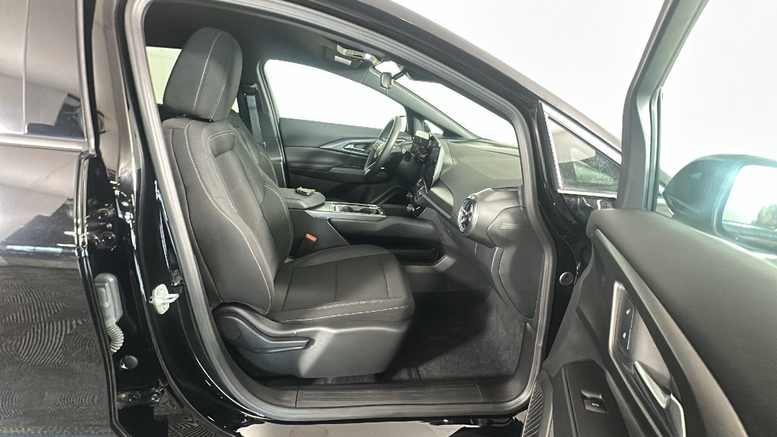 Used 2026 Chevrolet Equinox EV LT FWD image 35