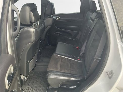 Used 2020 Jeep Grand Cherokee Altitude image 23