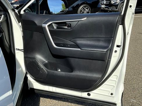 Certified 2020 Toyota RAV4 LE image 22