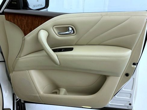 Used 2016 INFINITI QX80 4WD w/ Deluxe Technology Package image 16