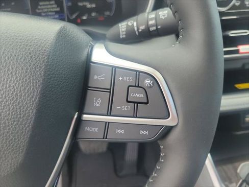 Certified 2026 Toyota Highlander Limited AWD/4WD image 19