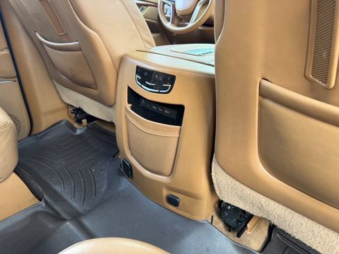 Used 2017 Cadillac Escalade ESV Platinum AWD/4WD image 17