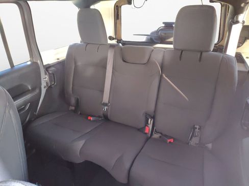 Used 2021 Jeep Wrangler Unlimited Sahara image 21