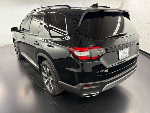 Certified 2023 Honda Pilot Touring image 3