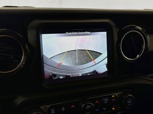 Used 2019 Jeep Wrangler Unlimited Sahara AWD/4WD image 23