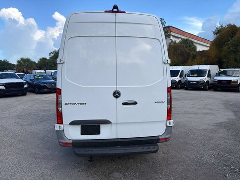 Used 2023 Mercedes-Benz Sprinter 2500 w/ Dashboard Charging Package image 4