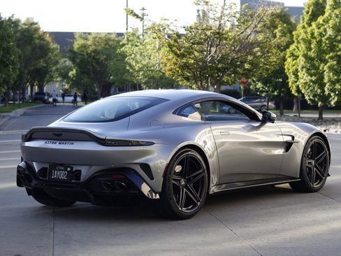 Used 2025 Aston Martin V8 Vantage Coupe RWD image 3