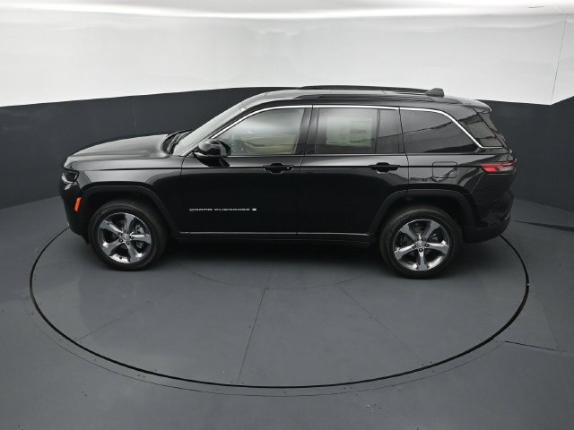 New 2026 Jeep Grand Cherokee Limited w/ Trailer Tow Package AWD/4WD image 15
