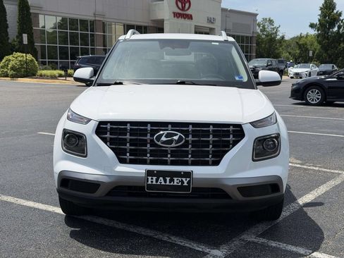 Used 2025 Hyundai Venue SEL FWD image 24