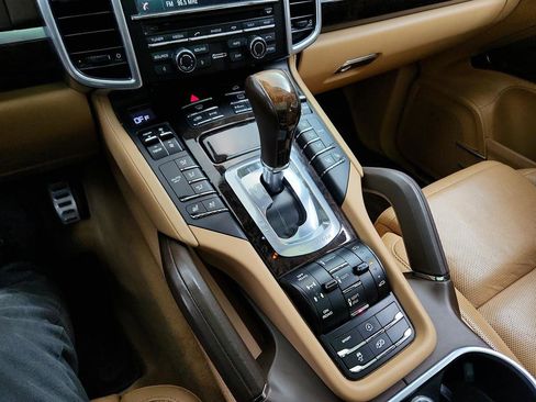 Used 2016 Porsche Cayenne GTS AWD/4WD image 19